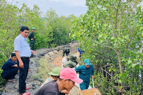 AN LƯƠNG TRIỂN KHAI CÁC HOẠT ĐỘNG GIÚP ĐỠ NGƯỜI DÂN SAU BÃO SỚM ỔN ĐỊNH CUỘC SỐNG.